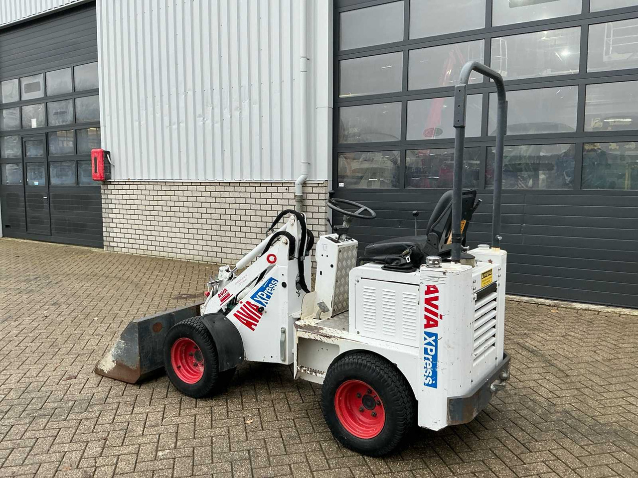 2017 100 KNIKMOPS - Utovarivač točkaš: slika 3 2017 100 KNIKMOPS - Utovarivač točkaš: slika 3