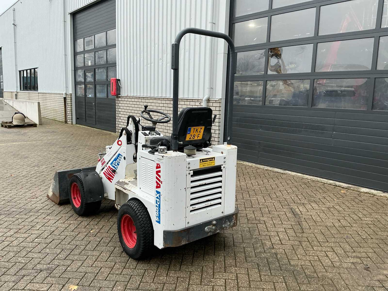 2017 100 KNIKMOPS - Utovarivač točkaš: slika 4 2017 100 KNIKMOPS - Utovarivač točkaš: slika 4