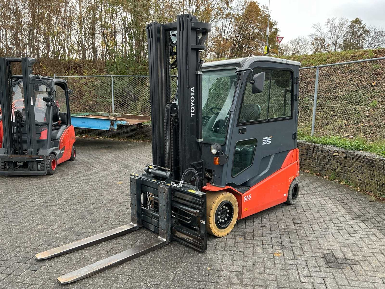 2017 TOYOTA 8FBMT35 FORKLIFT - Viljuškar: slika 1 2017 TOYOTA 8FBMT35 FORKLIFT - Viljuškar: slika 1