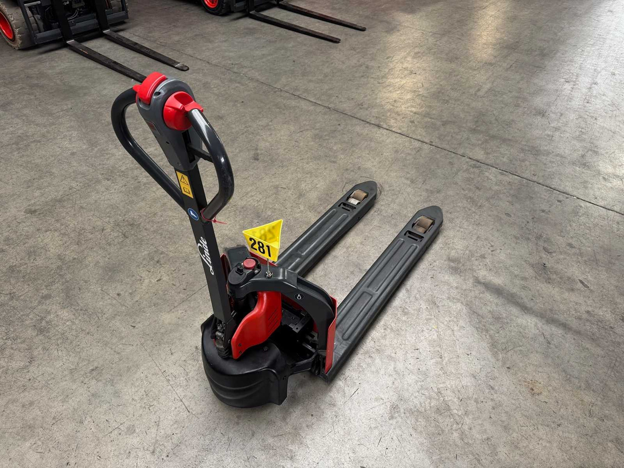 2022 SERVICE +UVV 09/2026 LINDE MT12 1.200KG PALLET TRUCK ANT 225 HOURS - Viljuškar: slika 3 2022 SERVICE +UVV 09/2026 LINDE MT12 1.200KG PALLET TRUCK ANT 225 HOURS - Viljuškar: slika 3