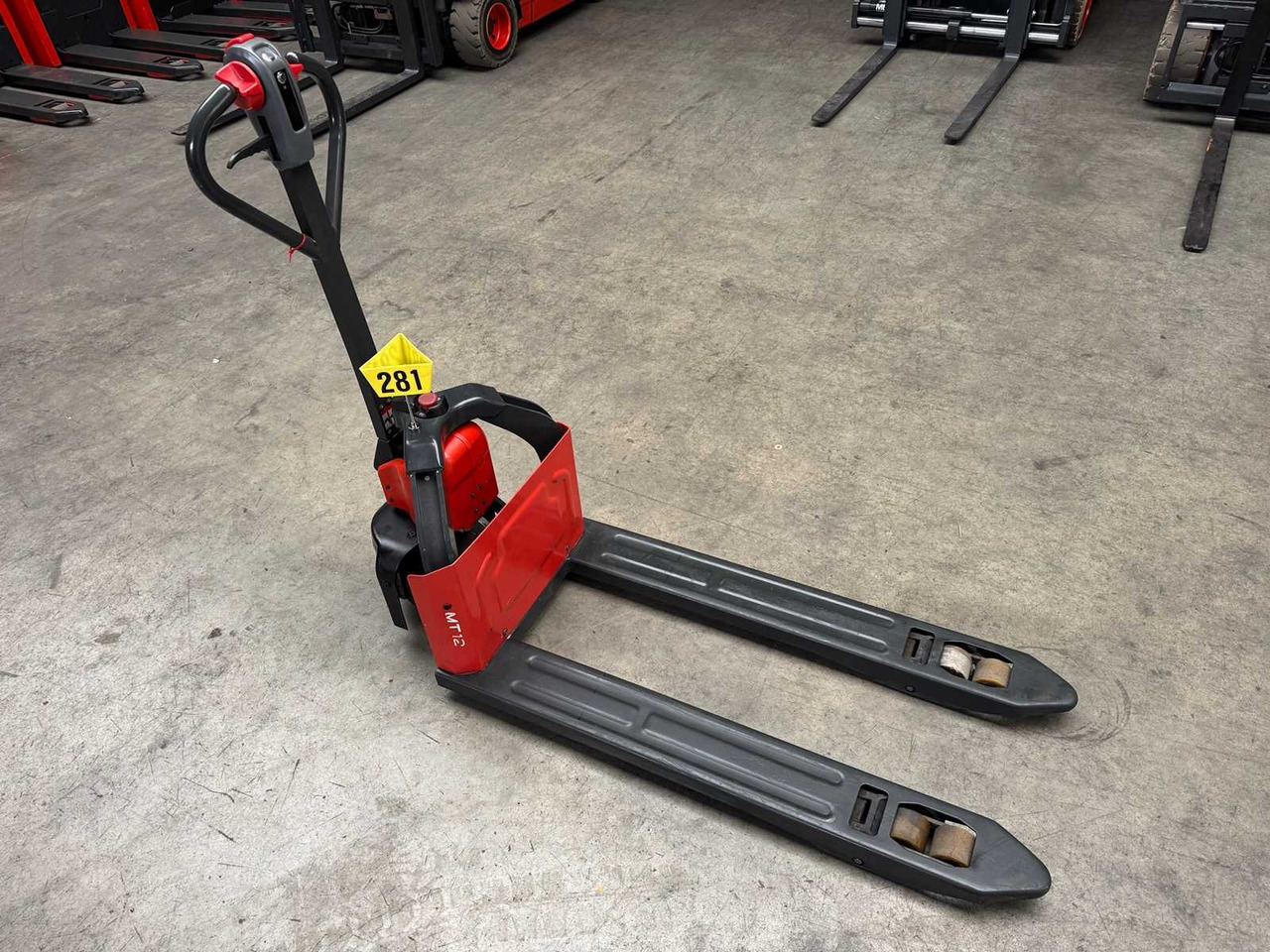 2022 SERVICE +UVV 09/2026 LINDE MT12 1.200KG PALLET TRUCK ANT 225 HOURS - Viljuškar: slika 1 2022 SERVICE +UVV 09/2026 LINDE MT12 1.200KG PALLET TRUCK ANT 225 HOURS - Viljuškar: slika 1
