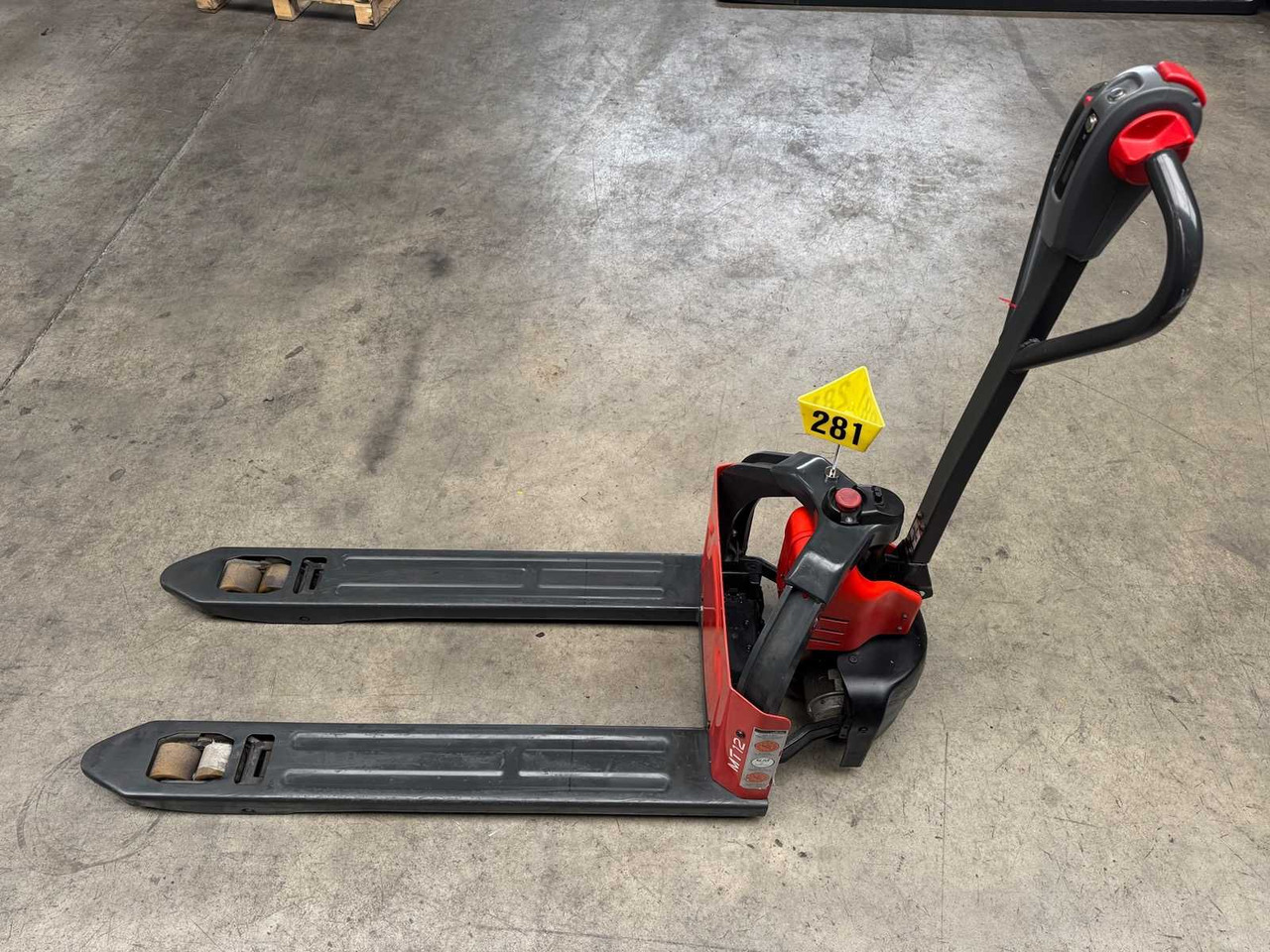 2022 SERVICE +UVV 09/2026 LINDE MT12 1.200KG PALLET TRUCK ANT 225 HOURS - Viljuškar: slika 5 2022 SERVICE +UVV 09/2026 LINDE MT12 1.200KG PALLET TRUCK ANT 225 HOURS - Viljuškar: slika 5