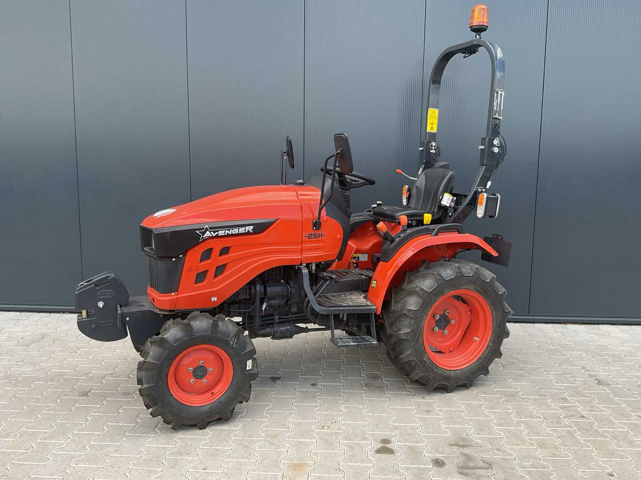 Avenger - Mali traktor: slika 1 Avenger - Mali traktor: slika 1