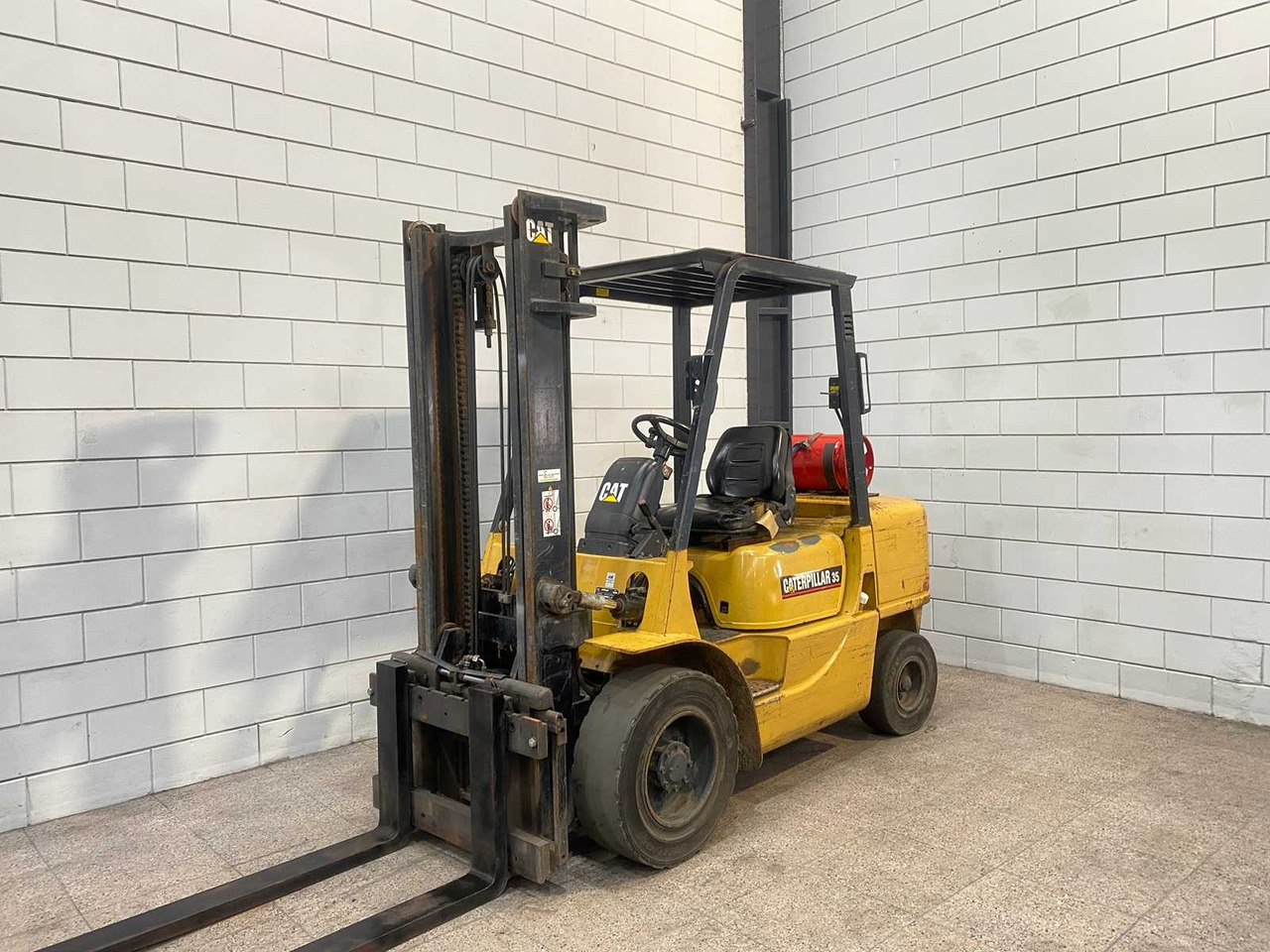 CATERPILLAR - 2001 - GP 35 K - FORKLIFT TRUCK - Viljuškar: slika 2 CATERPILLAR - 2001 - GP 35 K - FORKLIFT TRUCK - Viljuškar: slika 2