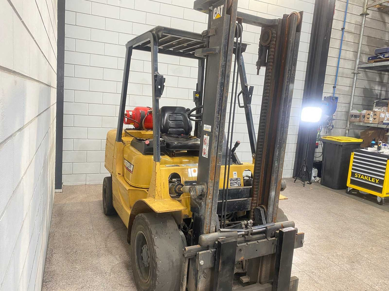 CATERPILLAR - 2001 - GP 35 K - FORKLIFT TRUCK - Viljuškar: slika 4 CATERPILLAR - 2001 - GP 35 K - FORKLIFT TRUCK - Viljuškar: slika 4