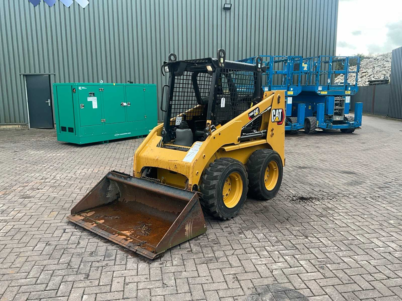 Caterpillar 216B3 - Mini utovarivač: slika 1 Caterpillar 216B3 - Mini utovarivač: slika 1