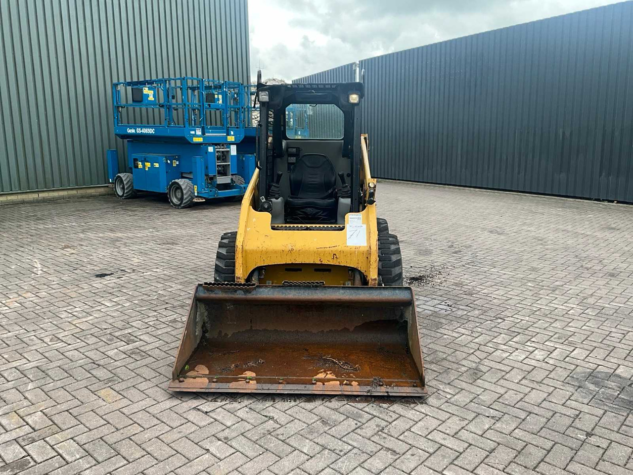 Caterpillar 216B3 - Mini utovarivač: slika 3 Caterpillar 216B3 - Mini utovarivač: slika 3