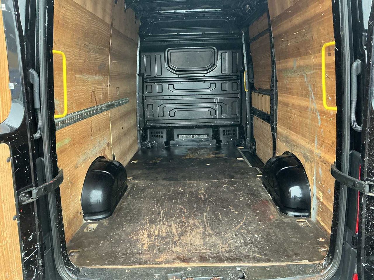 2017 - VOLKSWAGEN - CRAFTER - 35 2.0 TDI L3H2 DC - COMMERCIAL VEHICLE - Dostavno vozilo: slika 5 2017 - VOLKSWAGEN - CRAFTER - 35 2.0 TDI L3H2 DC - COMMERCIAL VEHICLE - Dostavno vozilo: slika 5