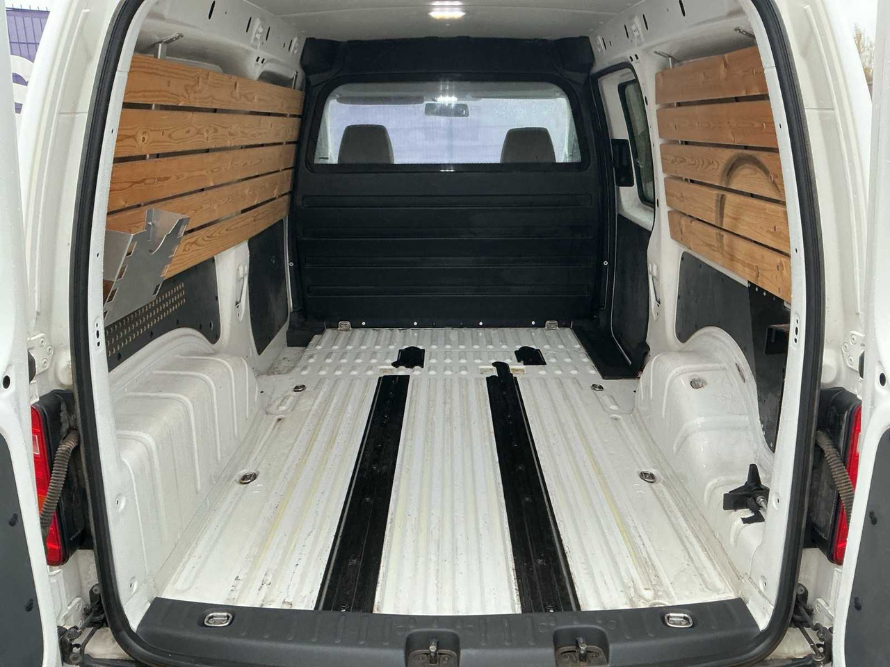 2019 - VOLKSWAGEN - CADDY - 1.4 TGI L2H1 ECOFUEL - COMMERCIAL VEHICLE - Dostavno vozilo: slika 5 2019 - VOLKSWAGEN - CADDY - 1.4 TGI L2H1 ECOFUEL - COMMERCIAL VEHICLE - Dostavno vozilo: slika 5