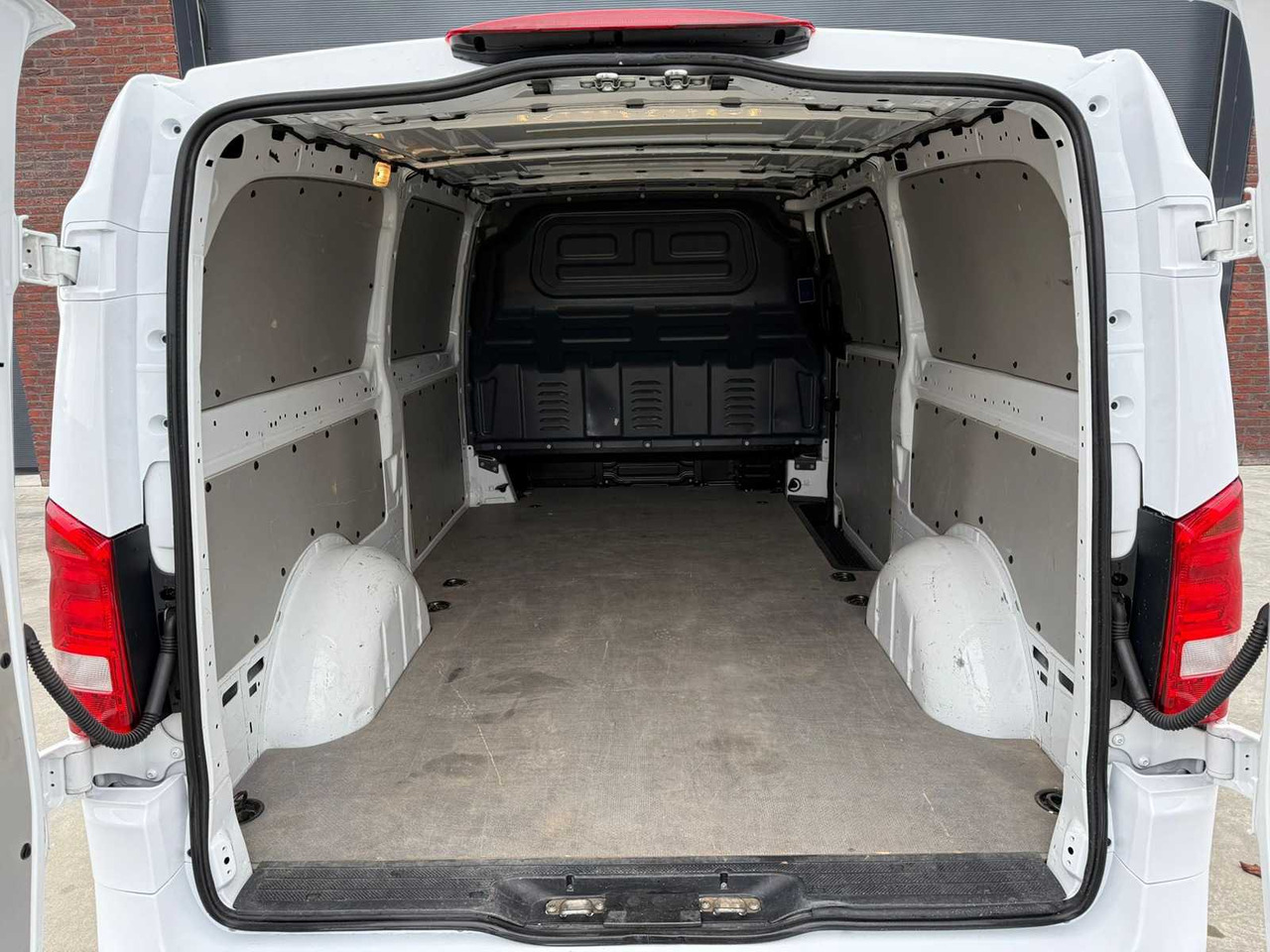 MERCEDES - 116 CDI EXTRA LANG - VITO - VAN - Dostavno vozilo: slika 4 MERCEDES - 116 CDI EXTRA LANG - VITO - VAN - Dostavno vozilo: slika 4