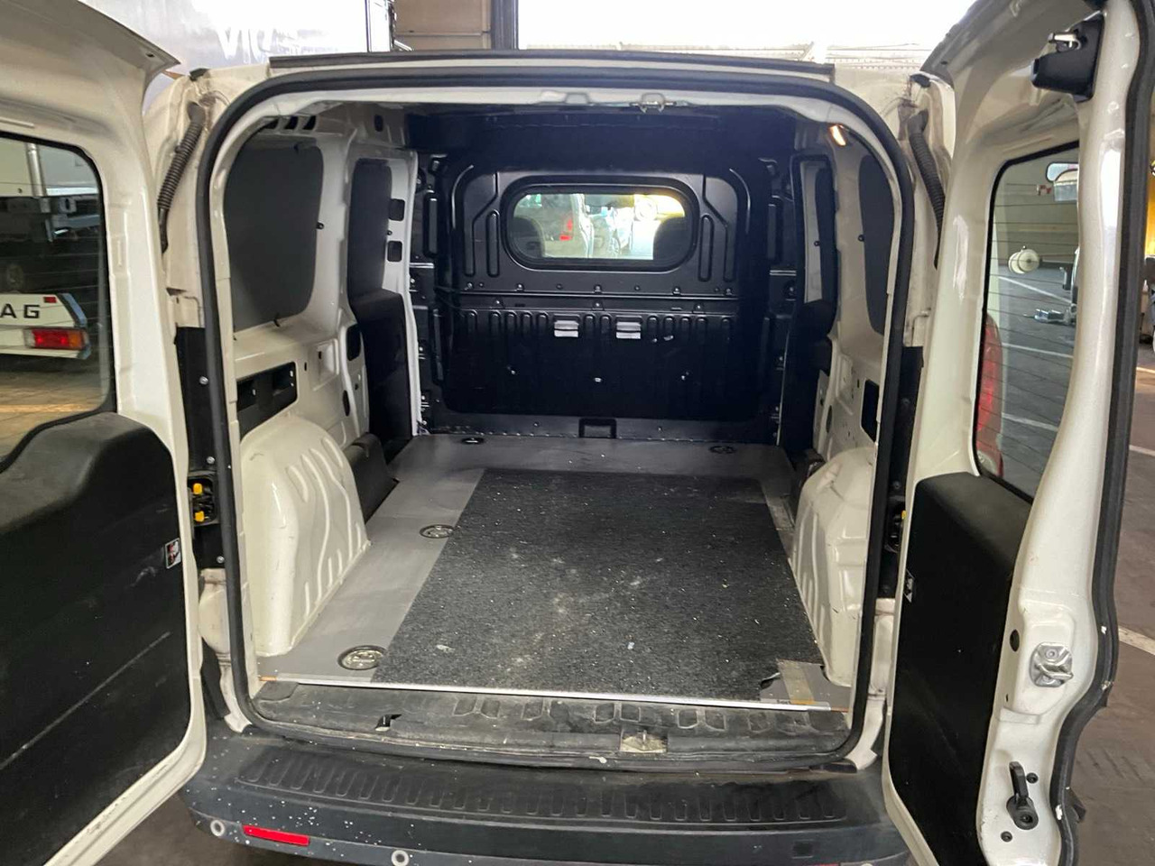 Dostavno vozilo OPEL COMBO VANS: slika 19