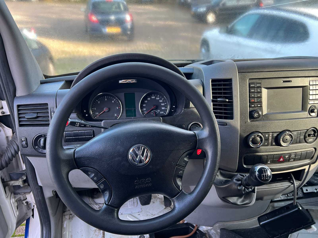 VOLKSWAGEN CRAFTER 35 2.0 TDI L3H1, V-931-HH - Dostavno vozilo: slika 4 VOLKSWAGEN CRAFTER 35 2.0 TDI L3H1, V-931-HH - Dostavno vozilo: slika 4