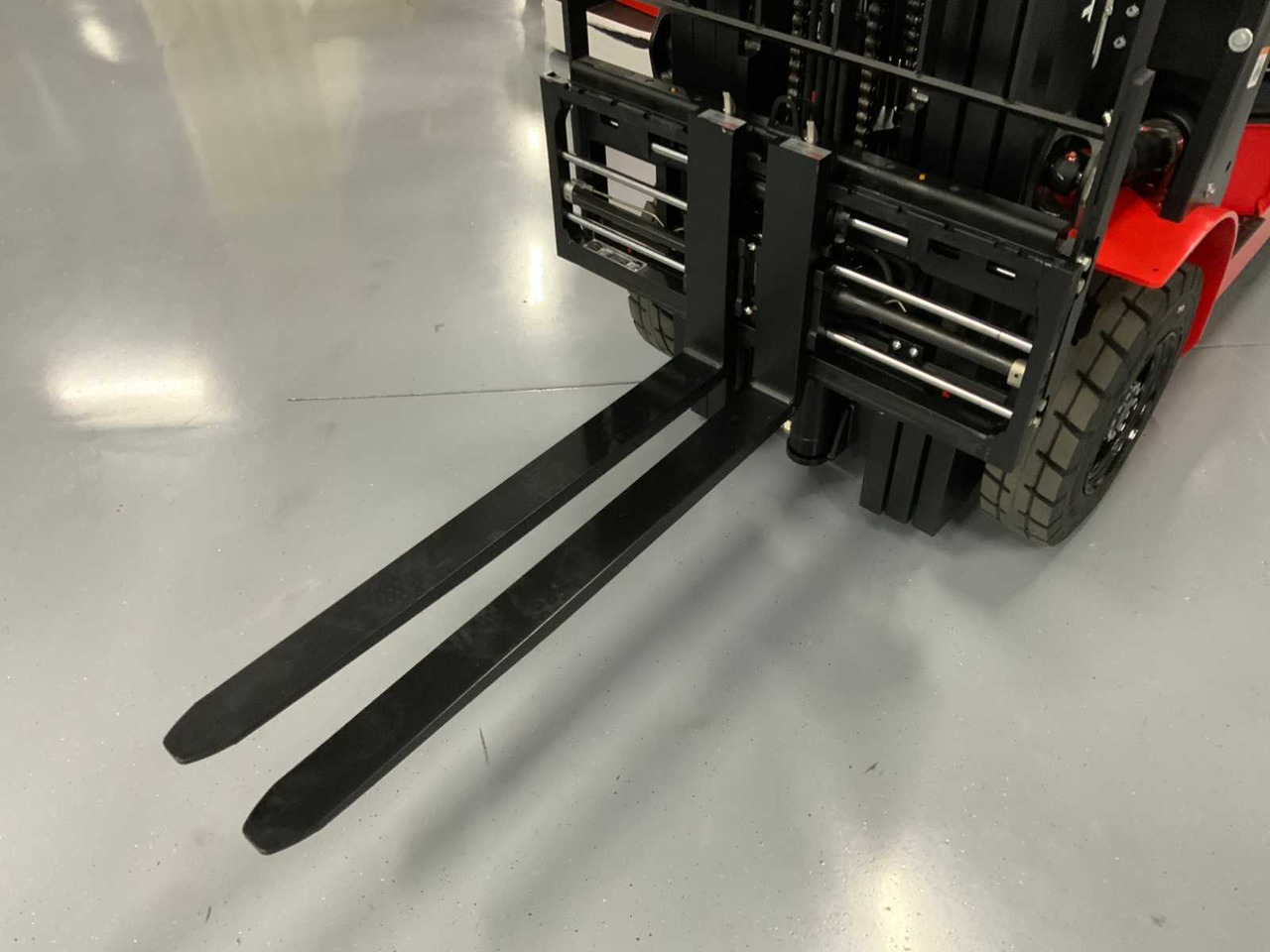 EP - EFL 252 X - FORK POSITIONER, SIDESHIFT, TRIPLEX, FORKLIFT 2025 - Viljuškar: slika 3 EP - EFL 252 X - FORK POSITIONER, SIDESHIFT, TRIPLEX, FORKLIFT 2025 - Viljuškar: slika 3