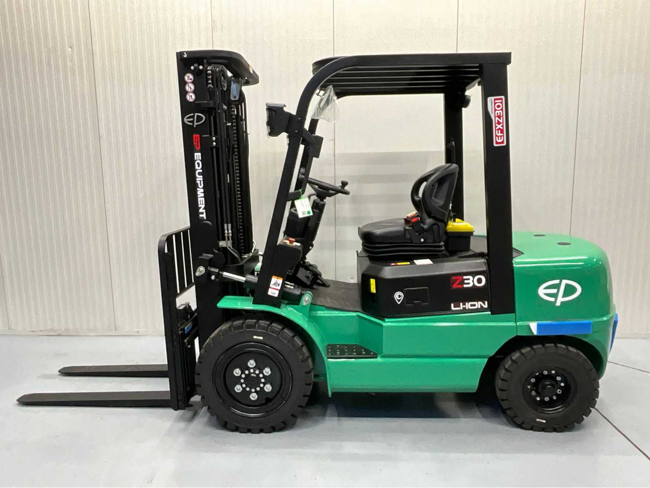 EP - EFXZ-301-H - 4.8M TRIPLEX - LI-ION - FREE-LIFT - SIDE-SHIFT - FORKLIFT - Viljuškar: slika 2 EP - EFXZ-301-H - 4.8M TRIPLEX - LI-ION - FREE-LIFT - SIDE-SHIFT - FORKLIFT - Viljuškar: slika 2