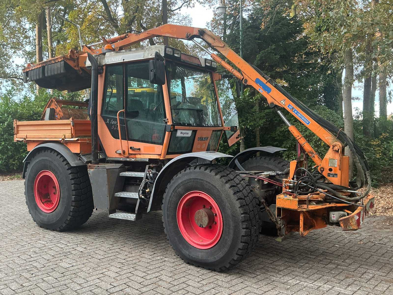 Fendt 1998 FENDT XYLON 524 ALL-WHEEL DRIVE AGRICULTURAL TRACTOR WITH MULAG FME 500 FLAIL MOWER - Traktor: slika 5 Fendt 1998 FENDT XYLON 524 ALL-WHEEL DRIVE AGRICULTURAL TRACTOR WITH MULAG FME 500 FLAIL MOWER - Traktor: slika 5