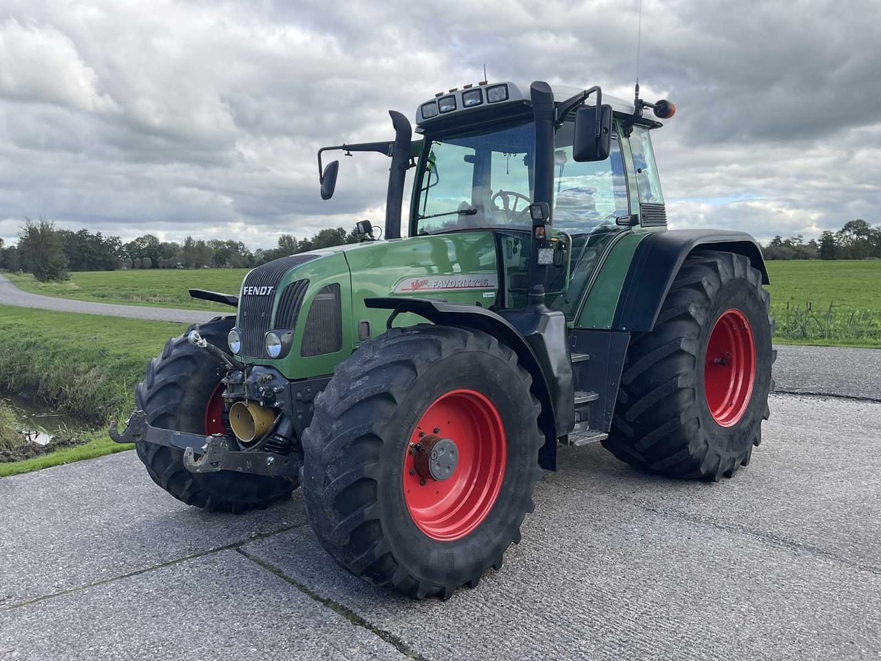 Fendt Vario 716 - Traktor: slika 1 Fendt Vario 716 - Traktor: slika 1
