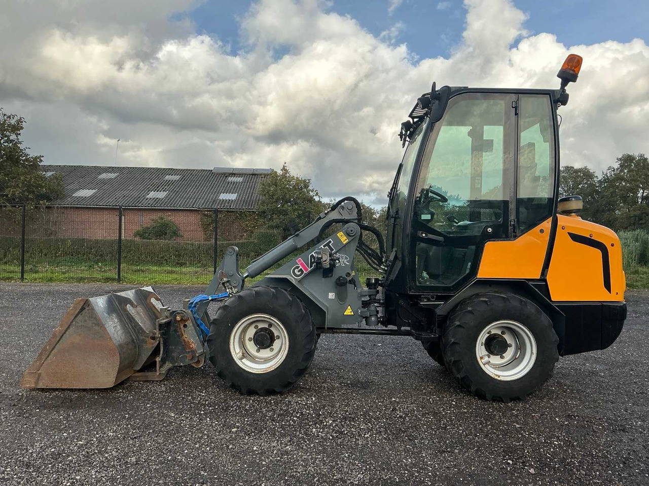 Giant 36-45 - Utovarivač točkaš: slika 2 Giant 36-45 - Utovarivač točkaš: slika 2