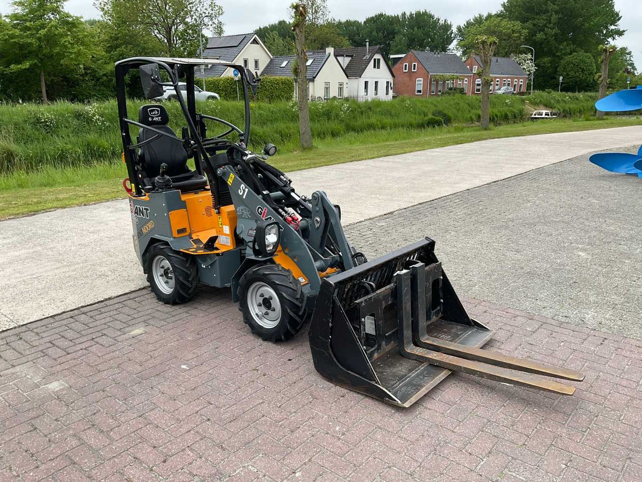 Giant G1200 - Utovarivač točkaš: slika 5 Giant G1200 - Utovarivač točkaš: slika 5
