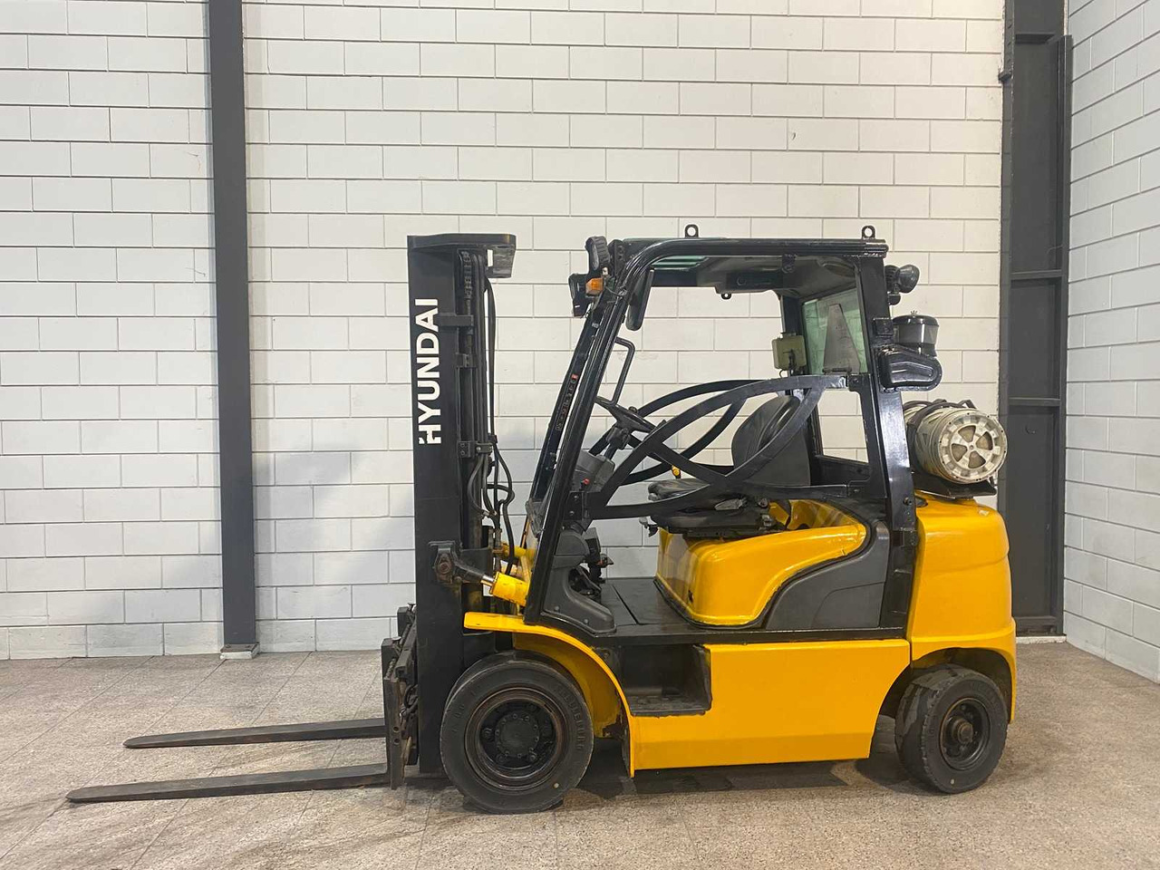 HYUNDAI - 2012 - 25L-7A - FORKLIFT TRUCK - Viljuškar: slika 1 HYUNDAI - 2012 - 25L-7A - FORKLIFT TRUCK - Viljuškar: slika 1