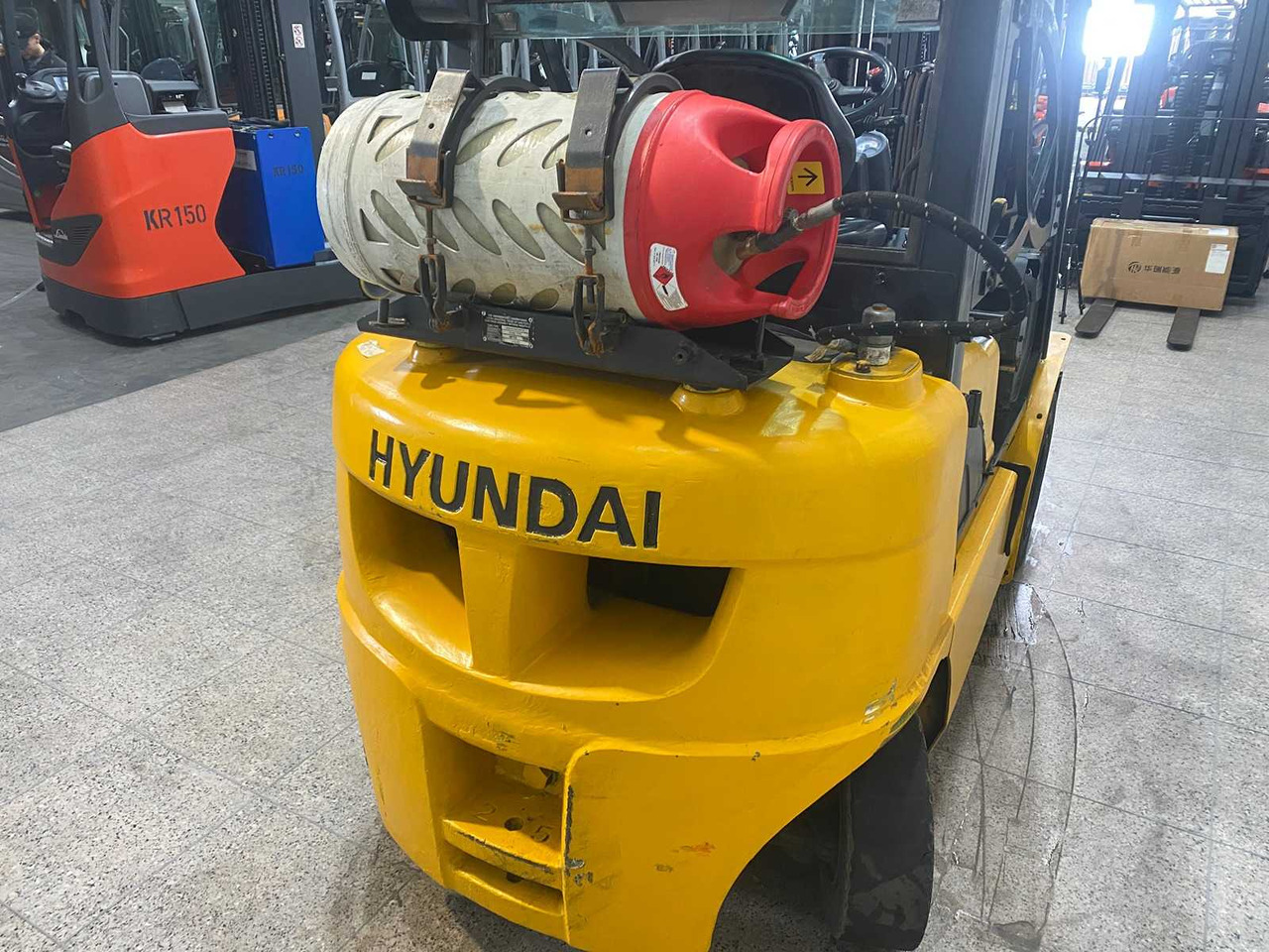 HYUNDAI - 2012 - 25L-7A - FORKLIFT TRUCK - Viljuškar: slika 5 HYUNDAI - 2012 - 25L-7A - FORKLIFT TRUCK - Viljuškar: slika 5