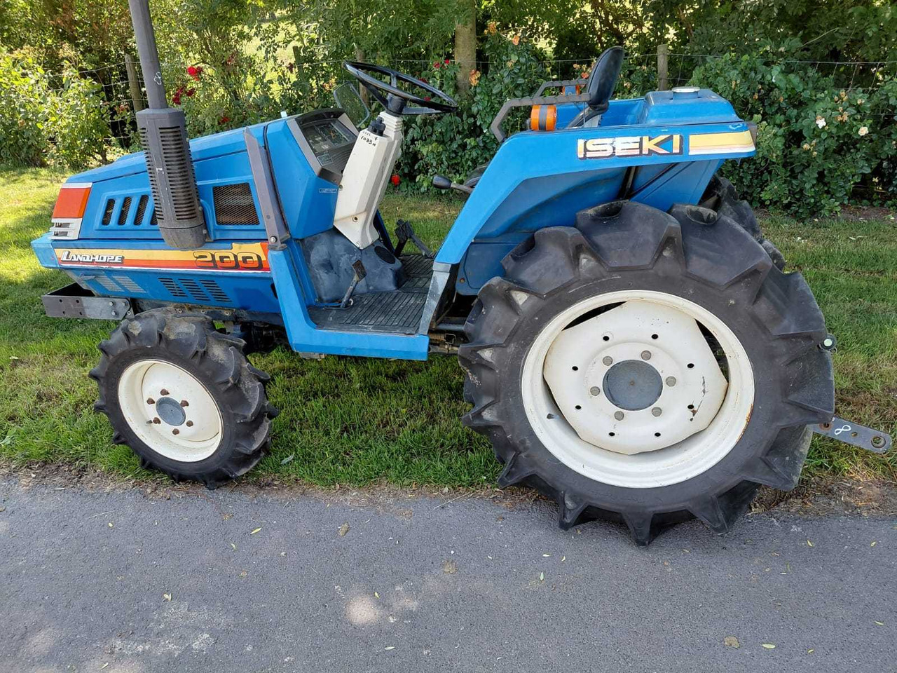 Iseki TU200 Landhope - Mali traktor: slika 1 Iseki TU200 Landhope - Mali traktor: slika 1