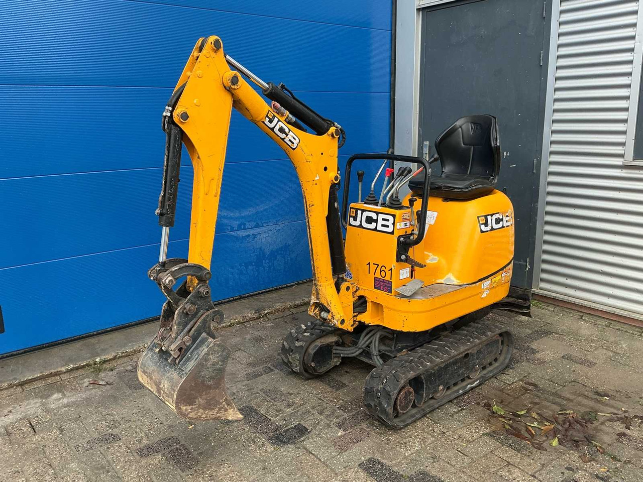 JCB 8008 - Mini bager: slika 1 JCB 8008 - Mini bager: slika 1