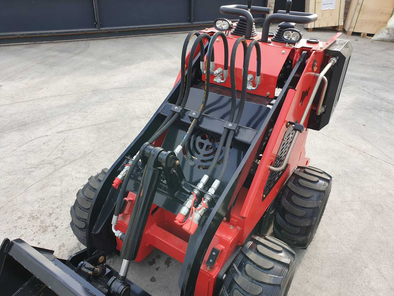 Utovarivač točkaš JPC HT320 SKID STEER LOADER: slika 6 Utovarivač točkaš JPC HT320 SKID STEER LOADER: slika 6