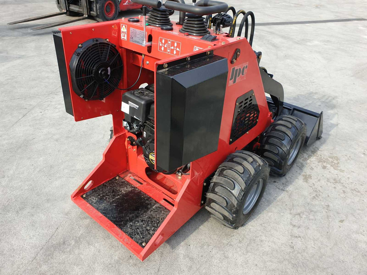 Utovarivač točkaš JPC HT320 SKID STEER LOADER: slika 10 Utovarivač točkaš JPC HT320 SKID STEER LOADER: slika 10