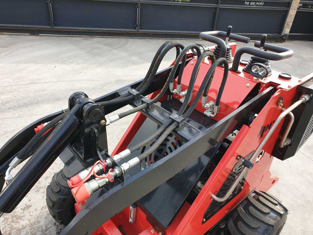 Utovarivač točkaš JPC HT320 SKID STEER LOADER: slika 19 Utovarivač točkaš JPC HT320 SKID STEER LOADER: slika 19