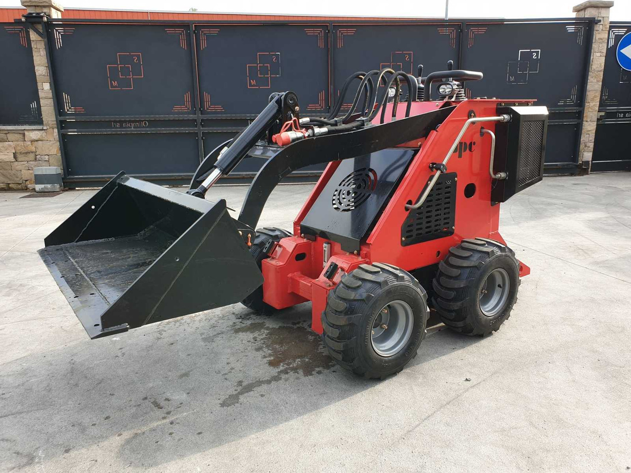 Utovarivač točkaš JPC HT320 SKID STEER LOADER: slika 24 Utovarivač točkaš JPC HT320 SKID STEER LOADER: slika 24