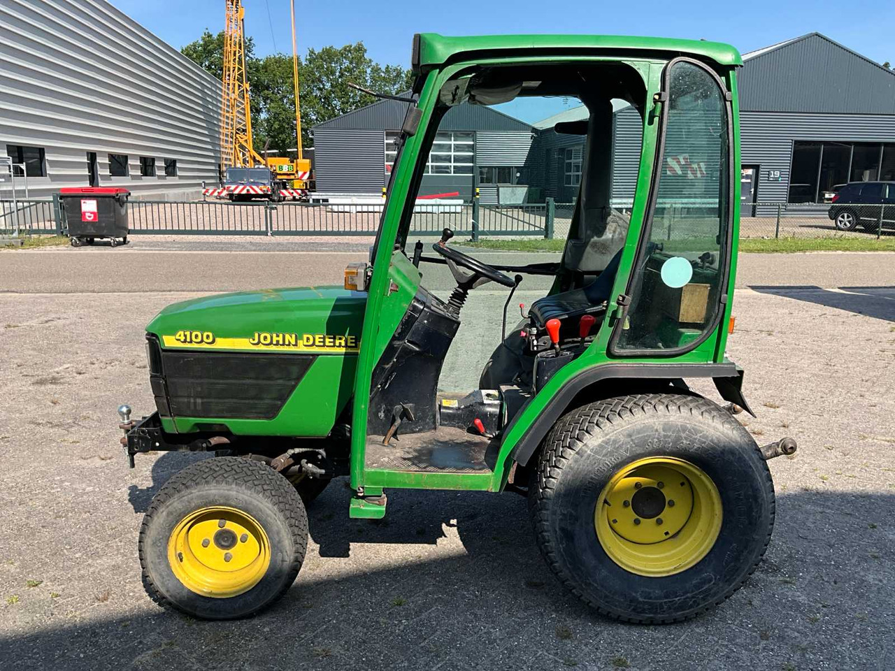 John Deere 4100 - Mali traktor: slika 4 John Deere 4100 - Mali traktor: slika 4