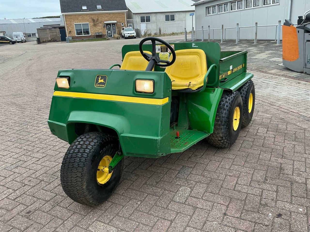 John Deere AMT 626 - Komunalni traktor: slika 2 John Deere AMT 626 - Komunalni traktor: slika 2