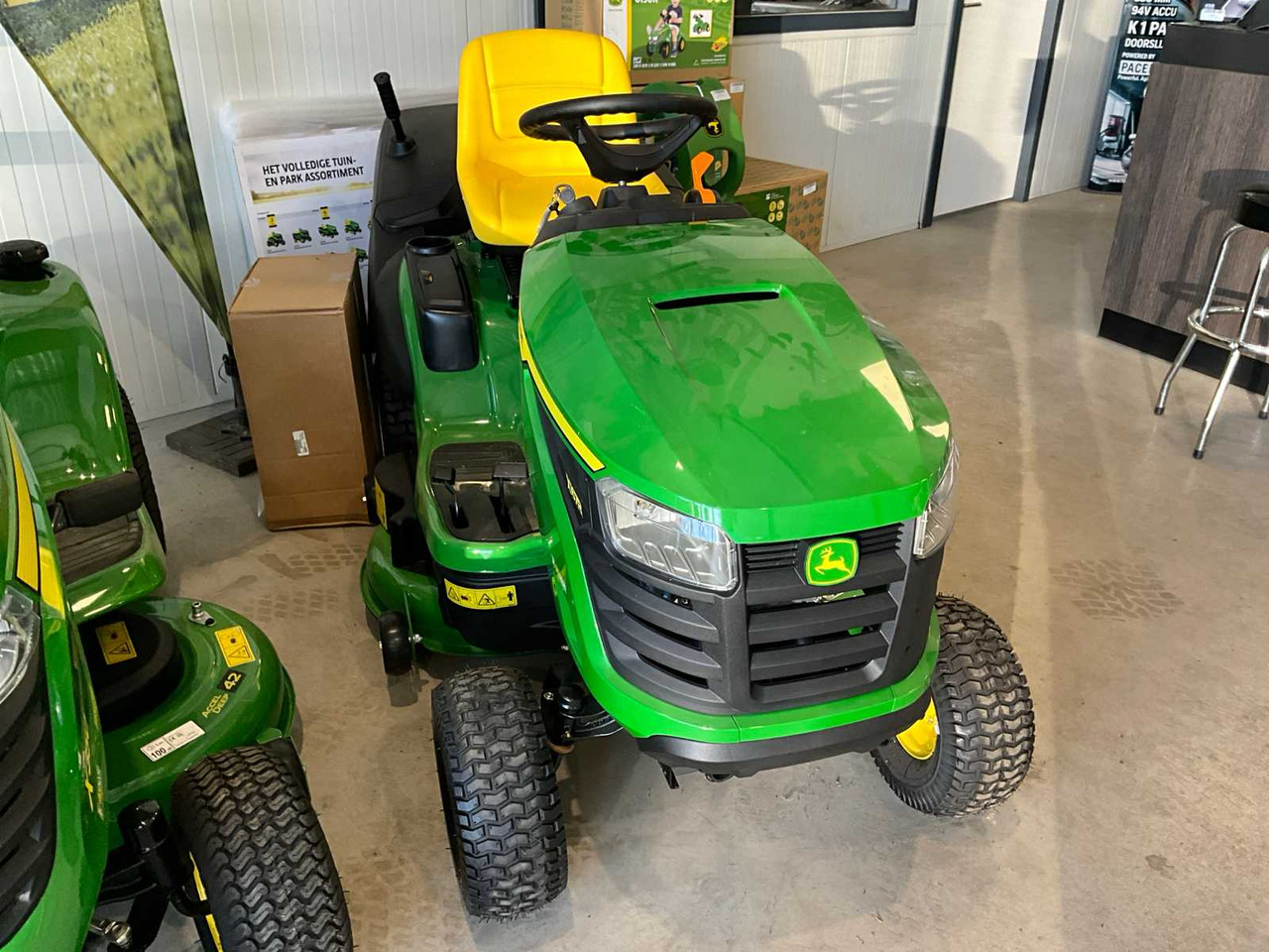 John Deere X167R - Baštenska kosačica: slika 2 John Deere X167R - Baštenska kosačica: slika 2