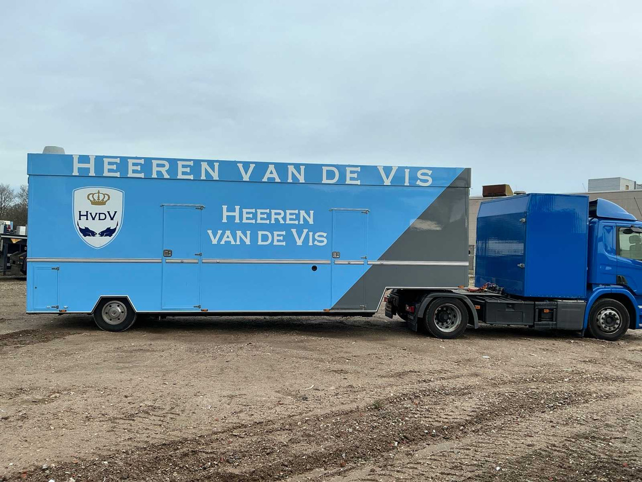 2014 SCANIA P370 SEMI-TRAILER TRACTOR WITH 2001 DE VRIES JV10000 FISH SALES SEMI-TRAILER - Kamion: slika 5 2014 SCANIA P370 SEMI-TRAILER TRACTOR WITH 2001 DE VRIES JV10000 FISH SALES SEMI-TRAILER - Kamion: slika 5