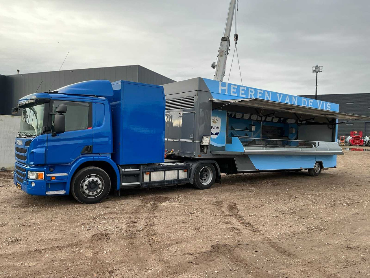 2014 SCANIA P370 SEMI-TRAILER TRACTOR WITH 2001 DE VRIES JV10000 FISH SALES SEMI-TRAILER - Kamion: slika 1 2014 SCANIA P370 SEMI-TRAILER TRACTOR WITH 2001 DE VRIES JV10000 FISH SALES SEMI-TRAILER - Kamion: slika 1