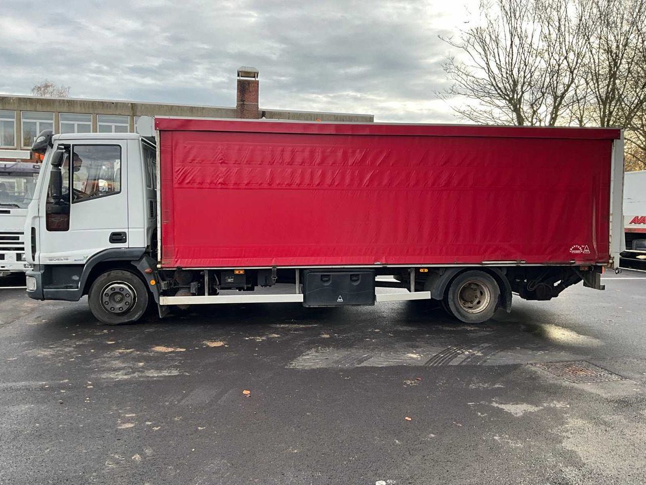 IVECO EUROCARGO 120EL18 - HYDRAULIC TAIL LIFT & TARPAULINS - 140000KM - Kamion: slika 2 IVECO EUROCARGO 120EL18 - HYDRAULIC TAIL LIFT & TARPAULINS - 140000KM - Kamion: slika 2