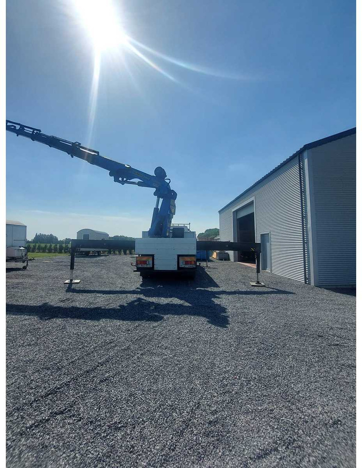 Kamion IVECO - TRACTOR - TRUCK - 2009 WITH PALLFINGER CRANE: slika 9