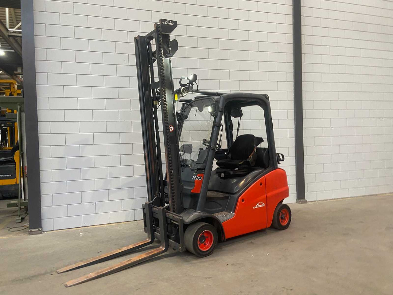 LINDE - 2013 - H20T - FORKLIFT TRUCK - Viljuškar: slika 1 LINDE - 2013 - H20T - FORKLIFT TRUCK - Viljuškar: slika 1