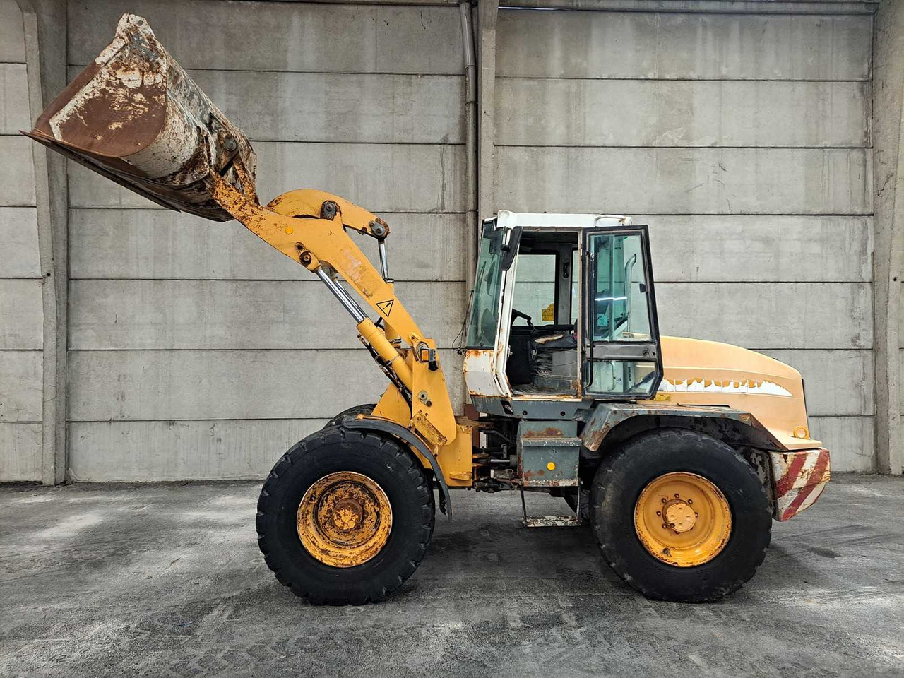 Liebherr L514 - Utovarivač točkaš: slika 4 Liebherr L514 - Utovarivač točkaš: slika 4