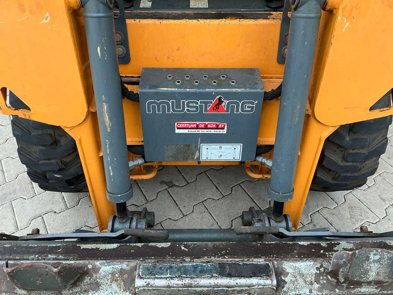 Mustang 2014 MUSTANG 2026 SKID STEER LOADER - Mini utovarivač: slika 5 Mustang 2014 MUSTANG 2026 SKID STEER LOADER - Mini utovarivač: slika 5