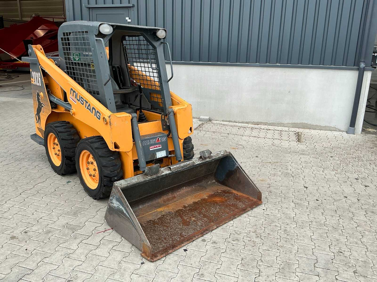 Mustang 2014 MUSTANG 2026 SKID STEER LOADER - Mini utovarivač: slika 4 Mustang 2014 MUSTANG 2026 SKID STEER LOADER - Mini utovarivač: slika 4