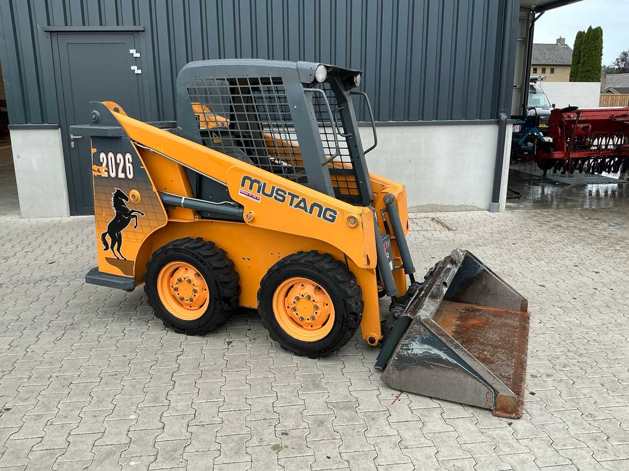 Mustang 2014 MUSTANG 2026 SKID STEER LOADER - Mini utovarivač: slika 3 Mustang 2014 MUSTANG 2026 SKID STEER LOADER - Mini utovarivač: slika 3