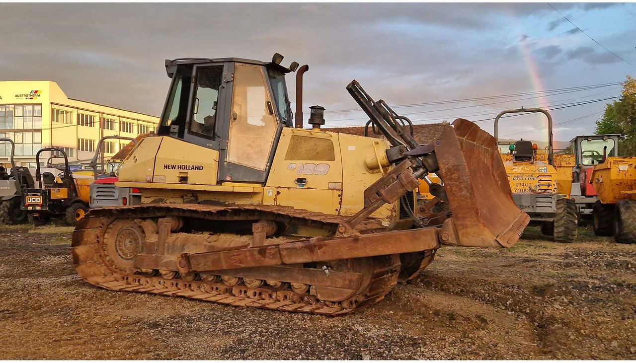 NEW HOLLAND NEW HOLLAND - BULLDOZER - 2005 - Buldožer: slika 5 NEW HOLLAND NEW HOLLAND - BULLDOZER - 2005 - Buldožer: slika 5