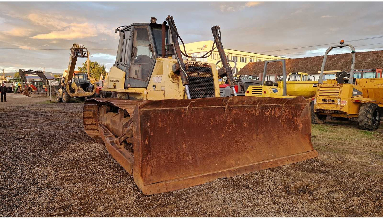 NEW HOLLAND NEW HOLLAND - BULLDOZER - 2005 - Buldožer: slika 2 NEW HOLLAND NEW HOLLAND - BULLDOZER - 2005 - Buldožer: slika 2