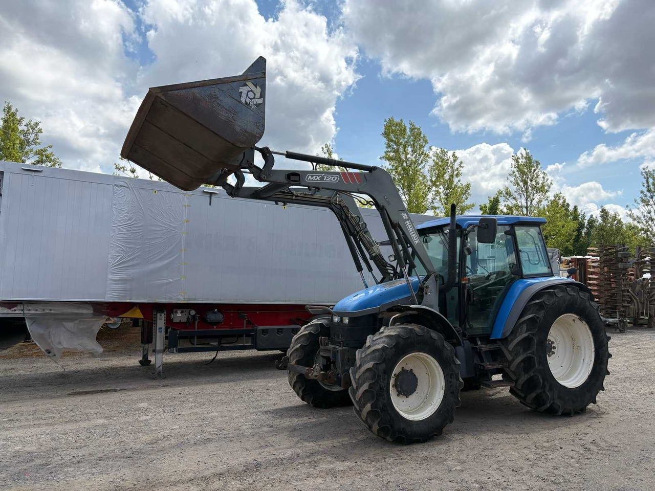 New Holland TM115 mit Frontlader - Traktor: slika 1 New Holland TM115 mit Frontlader - Traktor: slika 1