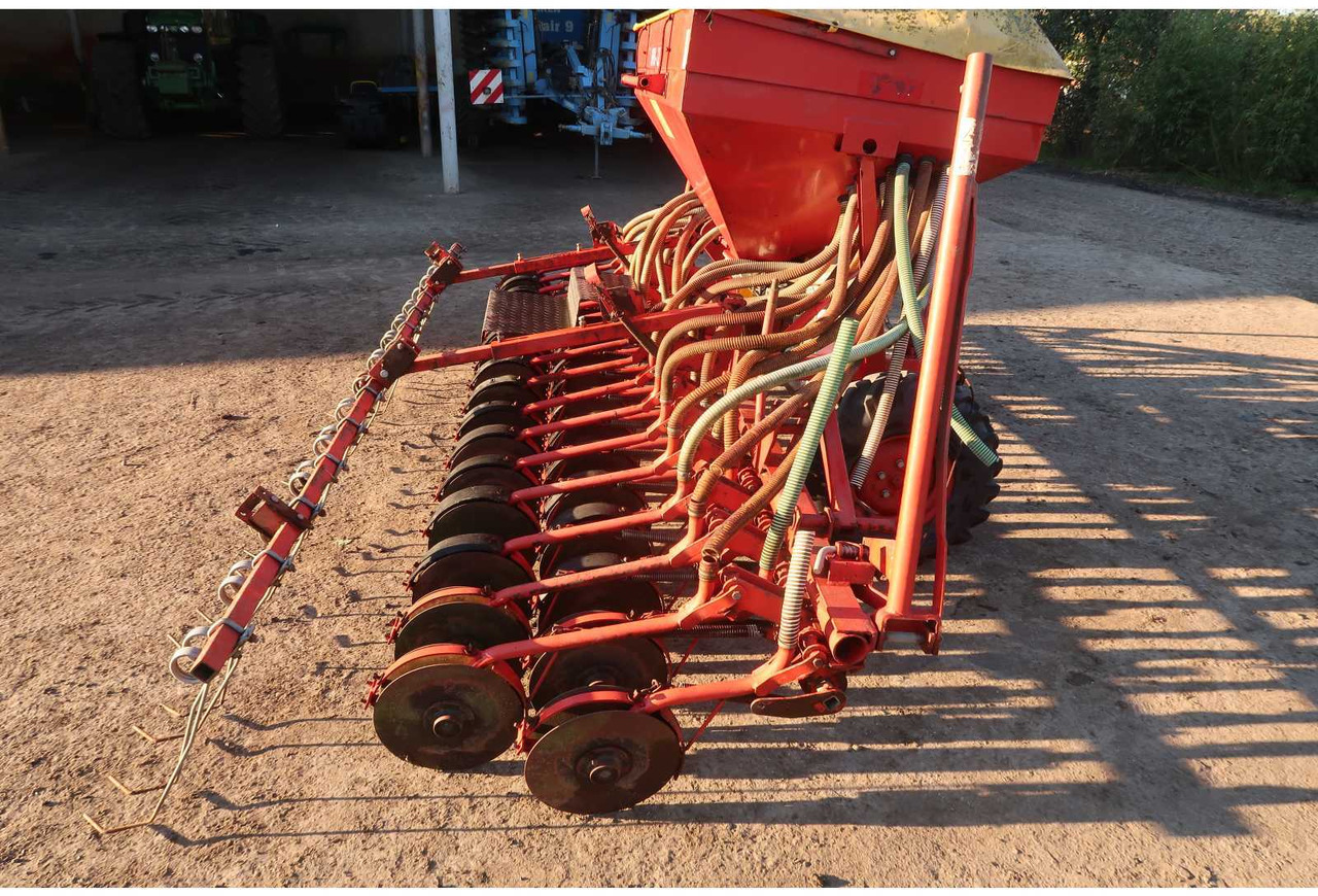 SPU 32 SPU 32 - Seeder - 2006 - 02B-DNL (163) - Mašina za preciznu setvu: slika 5 SPU 32 SPU 32 - Seeder - 2006 - 02B-DNL (163) - Mašina za preciznu setvu: slika 5