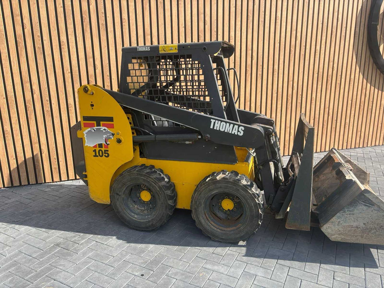 THOMAS - T105 - SKID STEER LOADER - Kompaktni utovarivač guseničar: slika 5 THOMAS - T105 - SKID STEER LOADER - Kompaktni utovarivač guseničar: slika 5
