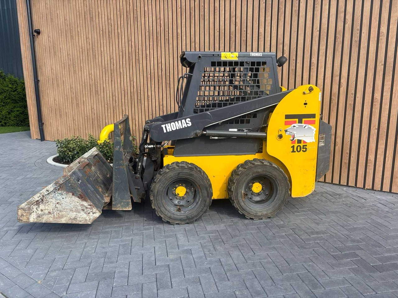 THOMAS - T105 - SKID STEER LOADER - Kompaktni utovarivač guseničar: slika 3 THOMAS - T105 - SKID STEER LOADER - Kompaktni utovarivač guseničar: slika 3