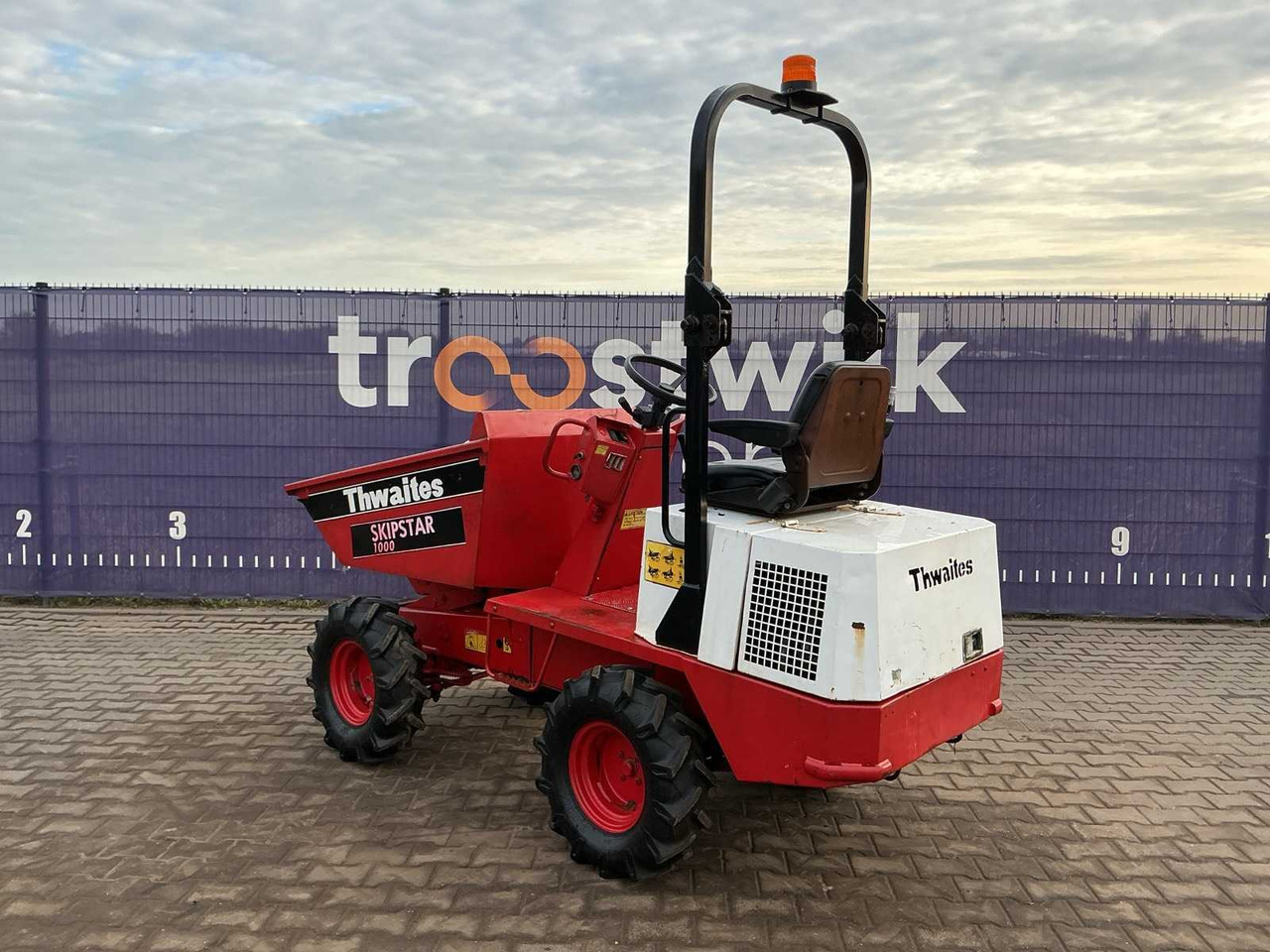 TWAITES SKIPSTAR 1000 HIGH-TIP DUMPER - Mini kiper: slika 3 TWAITES SKIPSTAR 1000 HIGH-TIP DUMPER - Mini kiper: slika 3