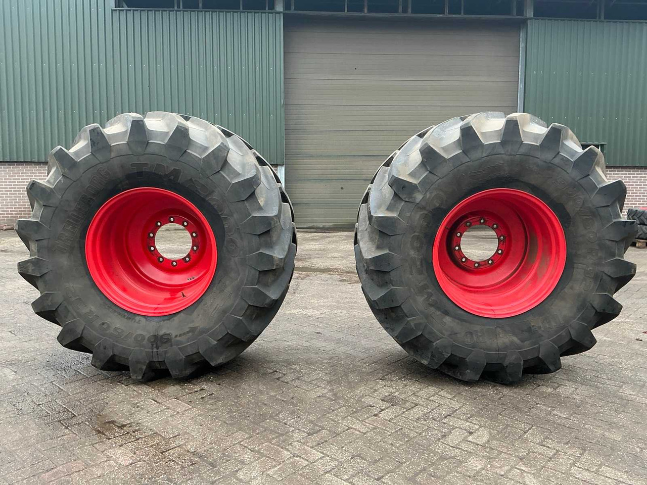 Trelleborg TM200 - Шины и диски za Traktor: slika 1 Trelleborg TM200 - Шины и диски za Traktor: slika 1